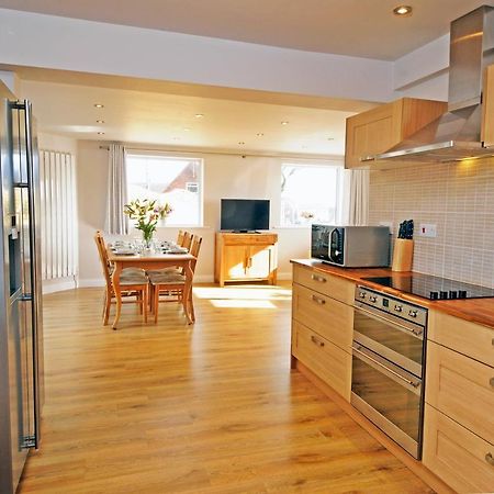 Whitby Spacious Rugby Field Cottage With Off-Street Parking And Ev Fast Point For Electric Cars Eksteriør billede