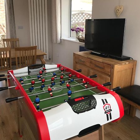 Whitby Spacious Rugby Field Cottage With Off-Street Parking And Ev Fast Point For Electric Cars Eksteriør billede