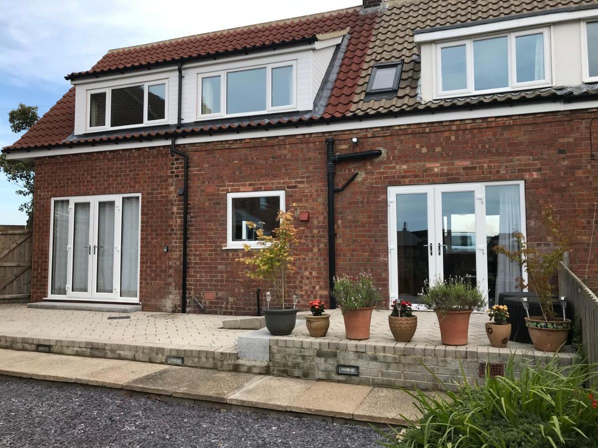 Whitby Spacious Rugby Field Cottage With Off-Street Parking And Ev Fast Point For Electric Cars Eksteriør billede