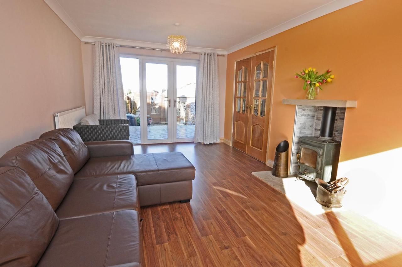 Whitby Spacious Rugby Field Cottage With Off-Street Parking And Ev Fast Point For Electric Cars Eksteriør billede