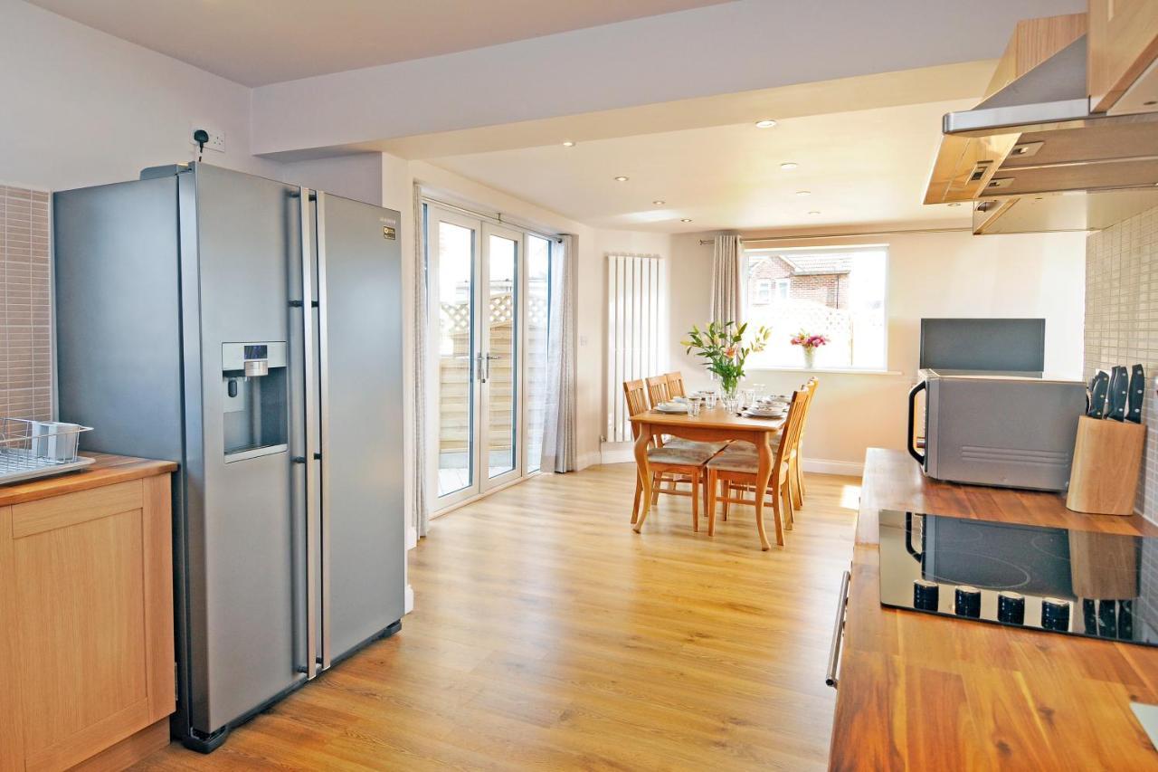 Whitby Spacious Rugby Field Cottage With Off-Street Parking And Ev Fast Point For Electric Cars Eksteriør billede