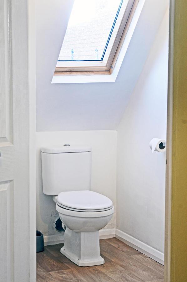 Whitby Spacious Rugby Field Cottage With Off-Street Parking And Ev Fast Point For Electric Cars Eksteriør billede