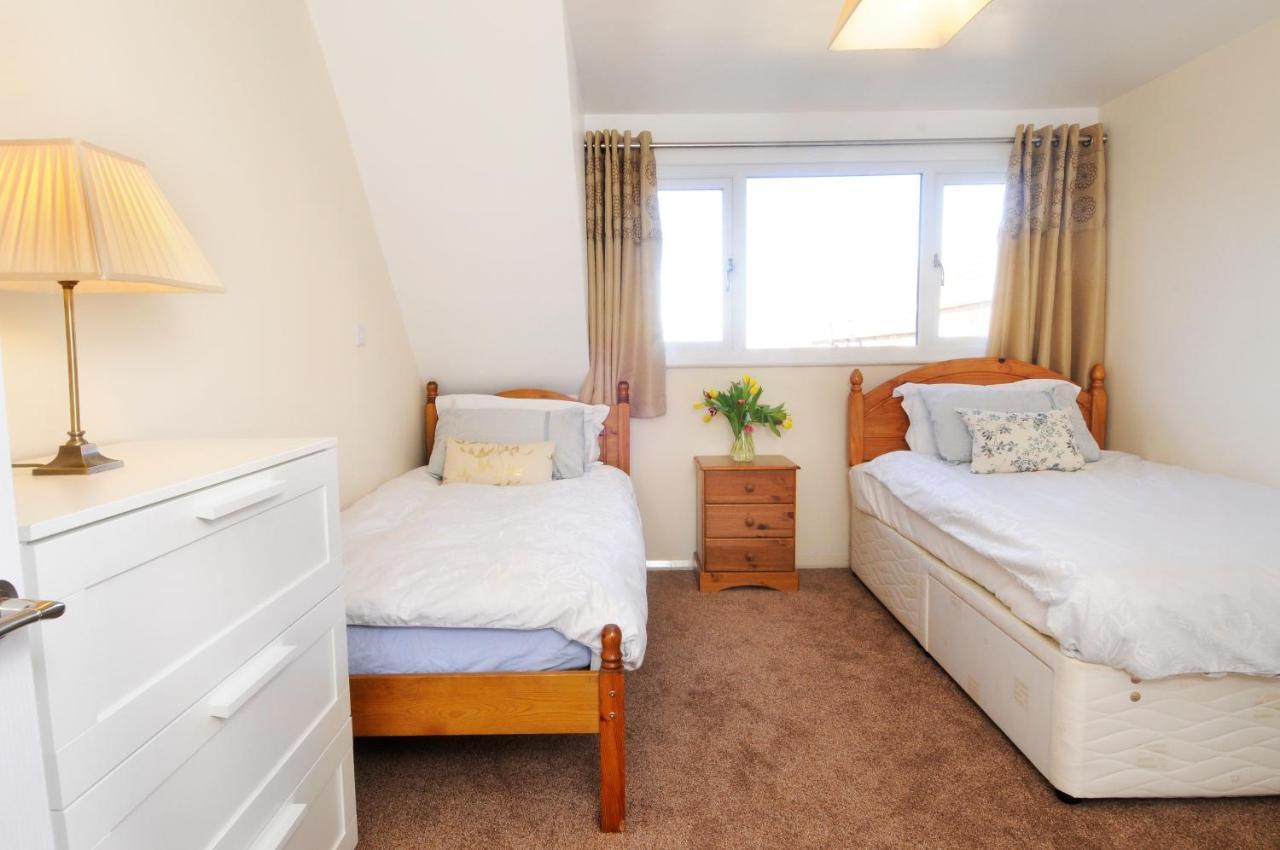Whitby Spacious Rugby Field Cottage With Off-Street Parking And Ev Fast Point For Electric Cars Eksteriør billede