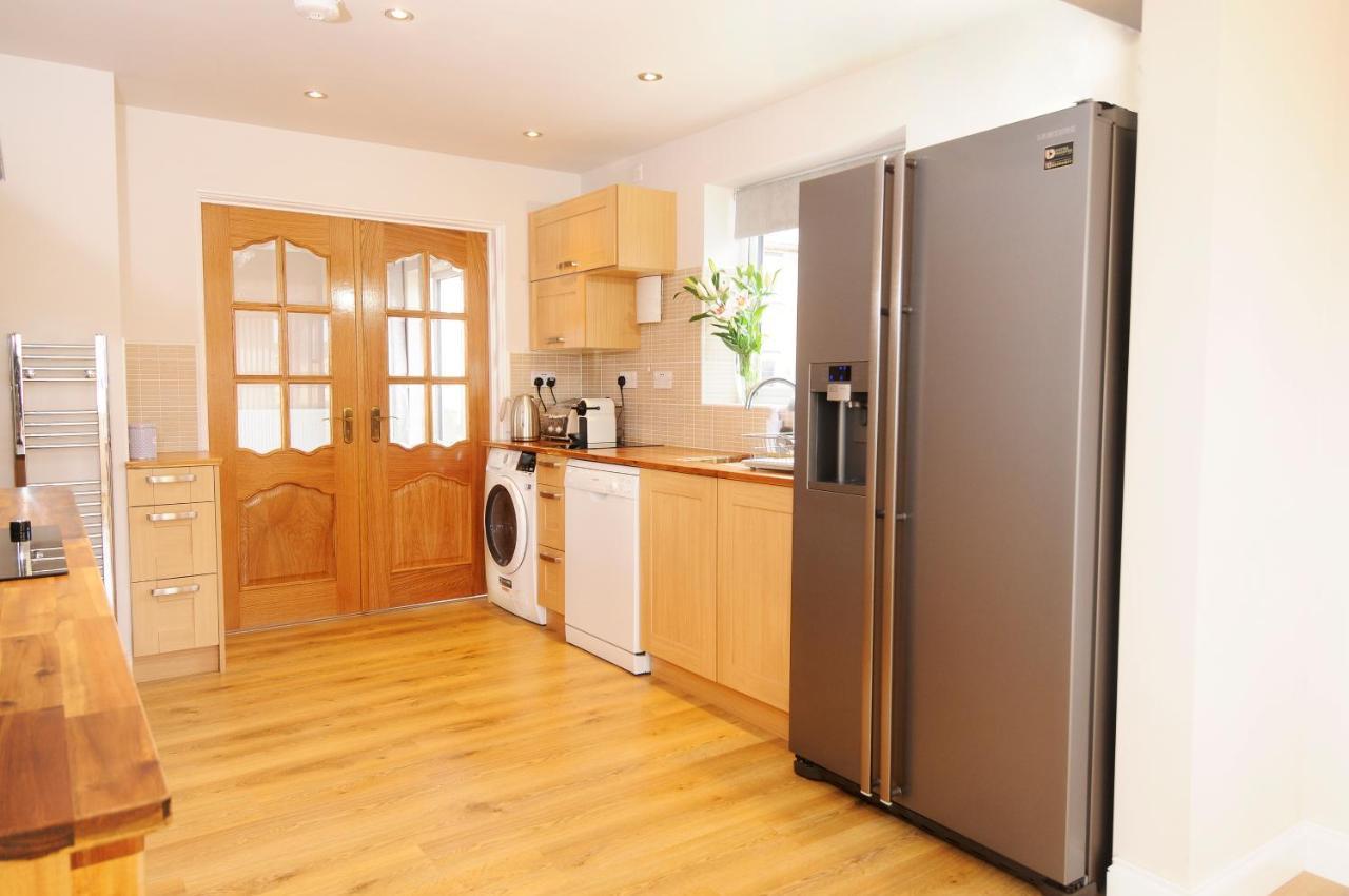 Whitby Spacious Rugby Field Cottage With Off-Street Parking And Ev Fast Point For Electric Cars Eksteriør billede