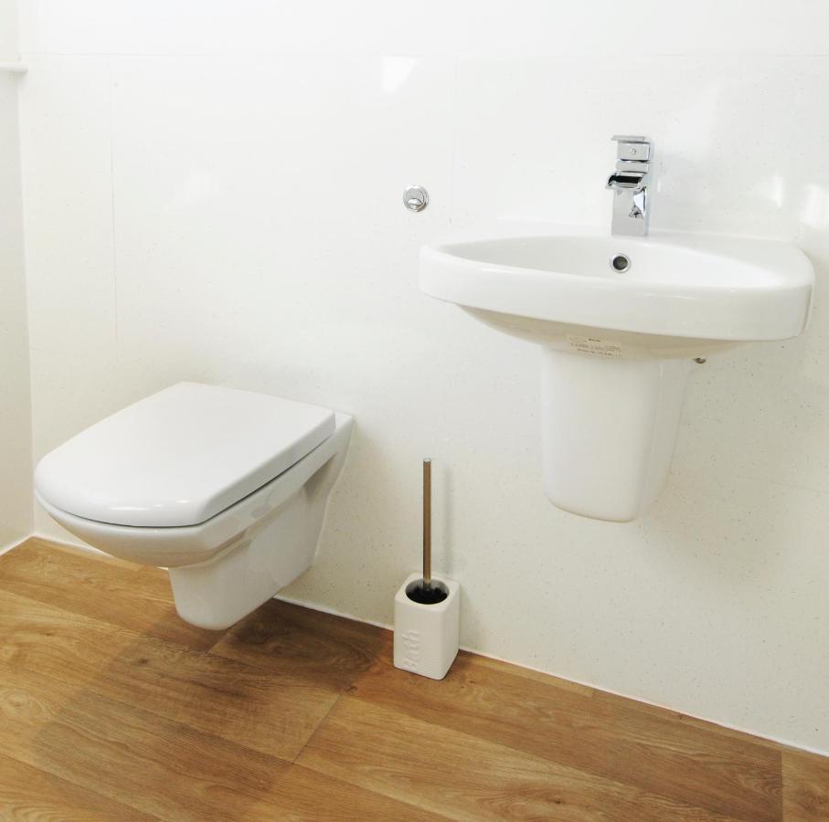 Whitby Spacious Rugby Field Cottage With Off-Street Parking And Ev Fast Point For Electric Cars Eksteriør billede